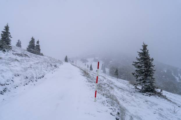 Zavižan: Snijeg pao u Nacionalnom parku Sjeverni Velebit