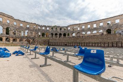 Pula: U Pulskom amfiteatru započelo postavljanje stolica za filmski festival
