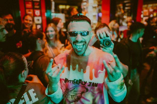 FOTO Ludilo na tračnicama! Ovaj party tramvaj u Zagrebu vozi vas direktno u ekstazu