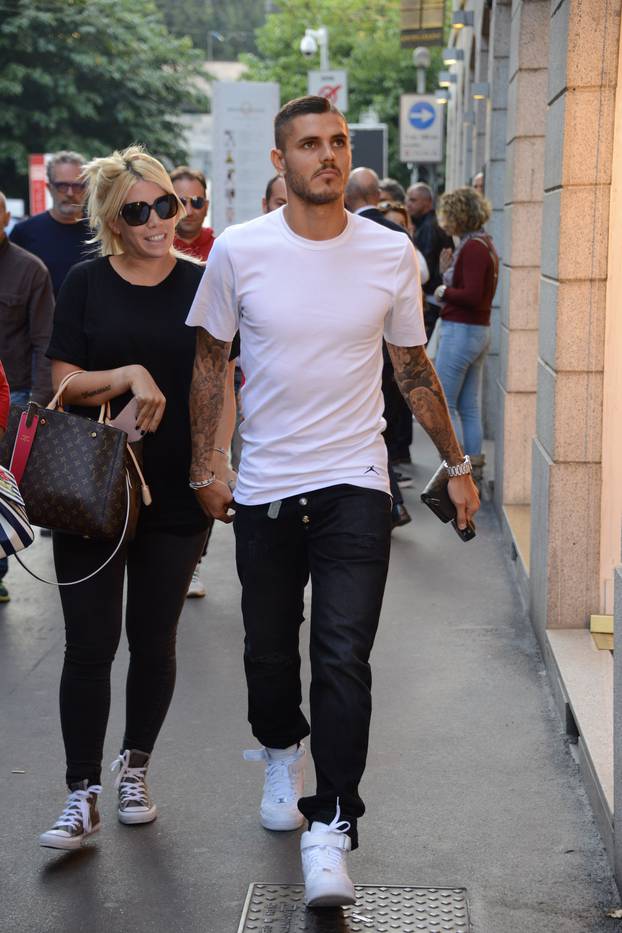 * SPECIAL FEE * Milan, Mauro Icardi with his wife Wanda Nara Pregnant make luxury shopping in the Rolex shop in the center