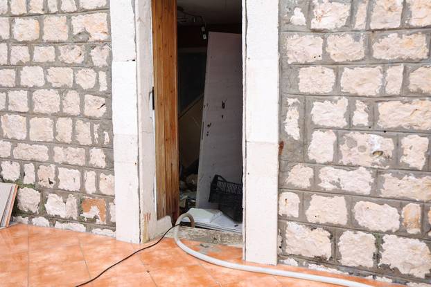 Kaštela: Sanacija štete od posljedica jakog juga i plime