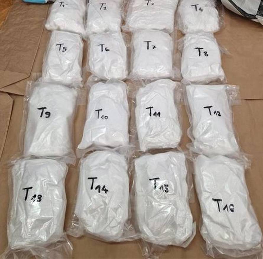 Potraga u Omišu: Policija kod 26-godišnjaka u autu pronašla više od 17 kilograma "speeda"