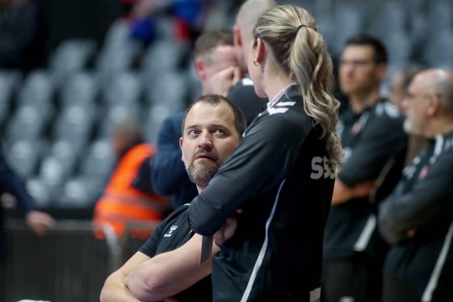 Zadar: Zagrijavanje rukometaša prije početka prijateljske utakmice između Hrvatske i Švicarske