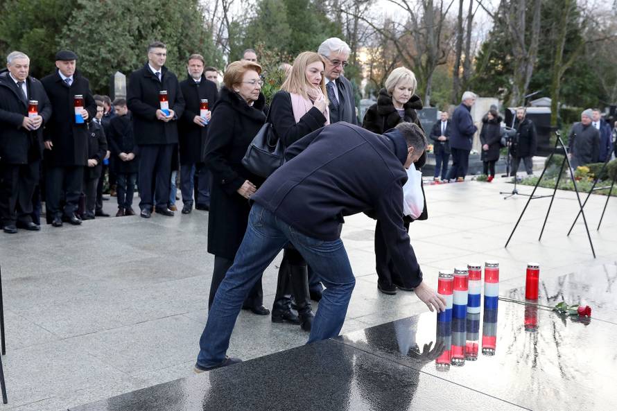 Zagreb: HDZ ploÅ¾io vijenac na grob predsjednika TuÄmana