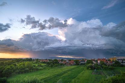 Kao da se sprema apokalipsa: Pogledajte kako je jučer nebo izgledalo prije oluje u Zagrebu