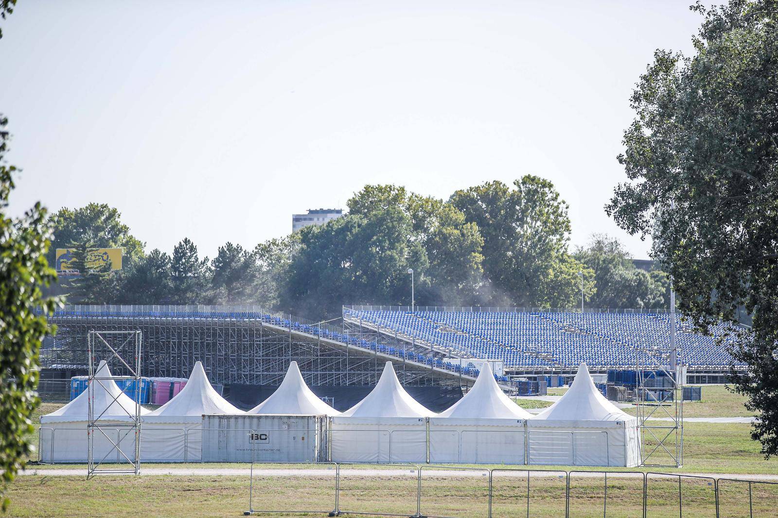 Zagreb: Radovi na tribinama i pozornici Hipodroma za koncert Eda Sheerana 