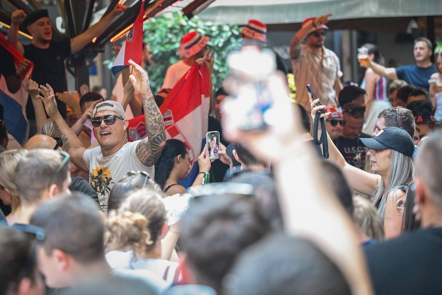 Zagreb: Atmosfera u centru grada uoči sutrašnjeg koncerta Marka Perkovića Thompsona