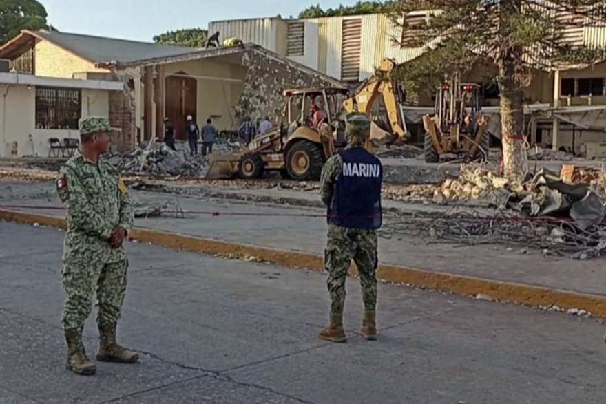 političari posjetili srušenu crkvu u meksiku gdje je poginulo 11 ljudi