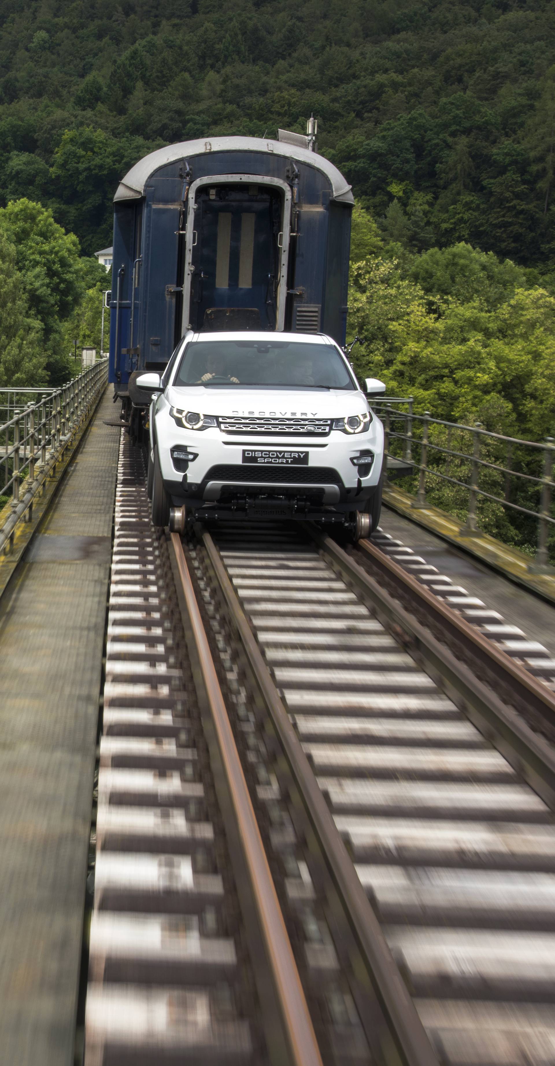 Snažan kao vlak: Land Rover vukao vagone teške 108 tona