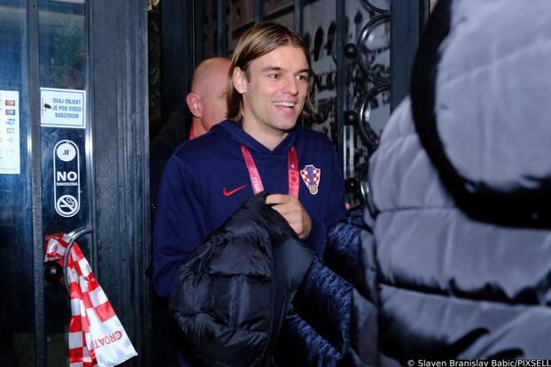 Zagreb: Reprezentativci nakon dočeka na Trgu proslavili u kavani Johann Franck