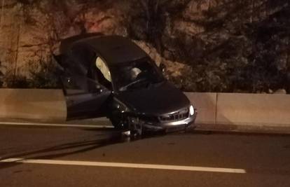 Traži se vozač: Slupao je auto kraj Splita i pobjegao pješice