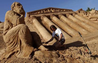 Renomirani kipari izgradili park skulptura od pijeska