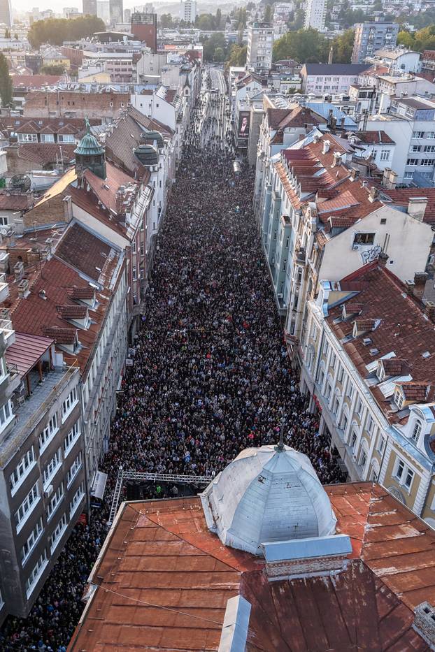 Sarajevo: Pogled iz zraka na okupljanje građana u čast Halidu Bešliću