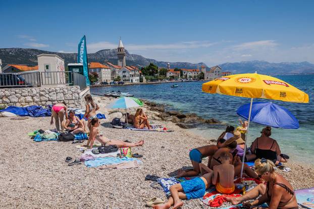 Kaštel Stafilić: Gužva na plaži Gabine