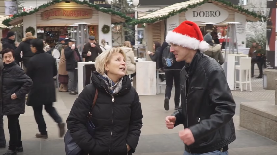 Božićne karaoke na ulici: Znaju li Zagrepčani pjevati Zvončiće?