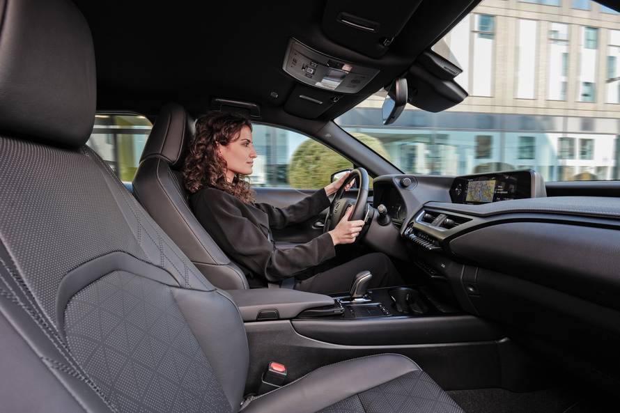 Električni Lexus s jamstvom na bateriju do milijun kilometara