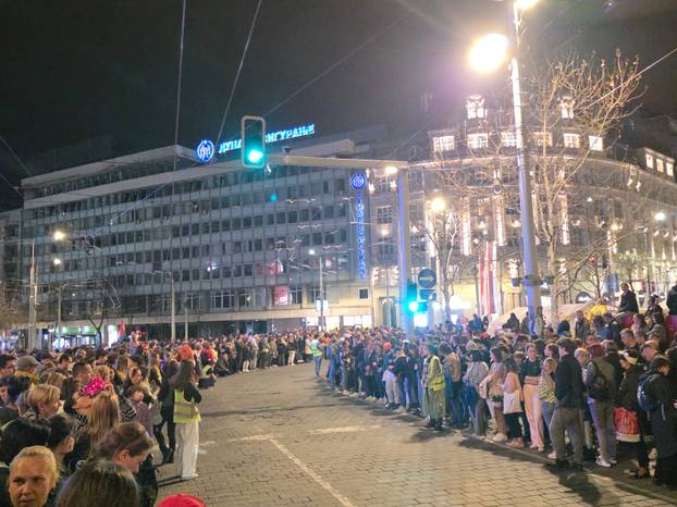 GALERIJA Euforija u Beogradu: Studenti i dalje pristižu u grad, kroz gomilu odjekuje 'Pumpaj!'