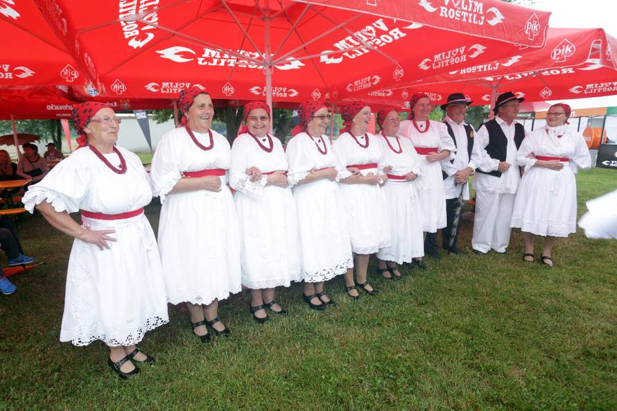 Zlatni ćevap autobusom punim navijača otputovao u Kaštela