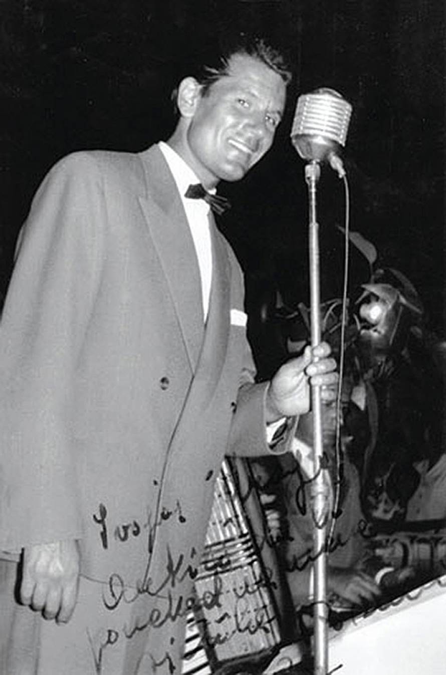 Petrali je bio aktivan pjevač do svoje smrti, a nekoliko uloga je imao u kultnoj seriji 'Velo misto'