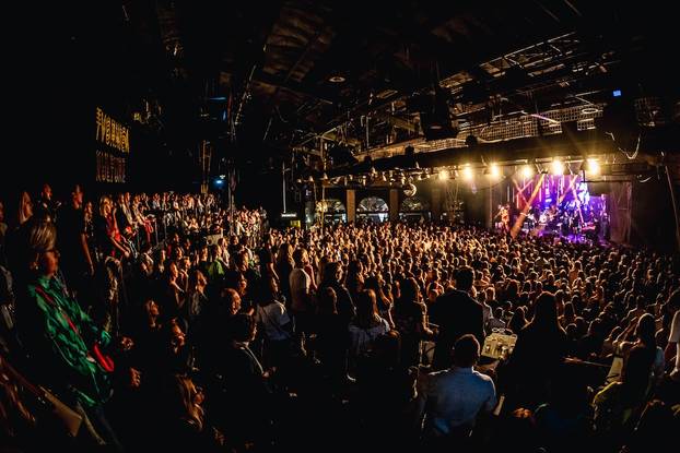 Matija Cvek after three concerts in a packed factory: ‘These are the moments that make the music’