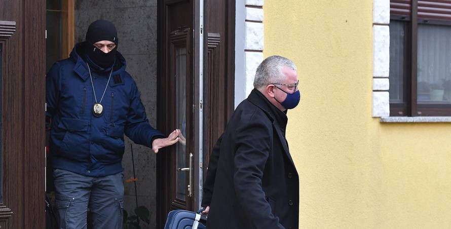 Donja Dubrava: Ministar Horvat u pratnji policije napustio kuću 