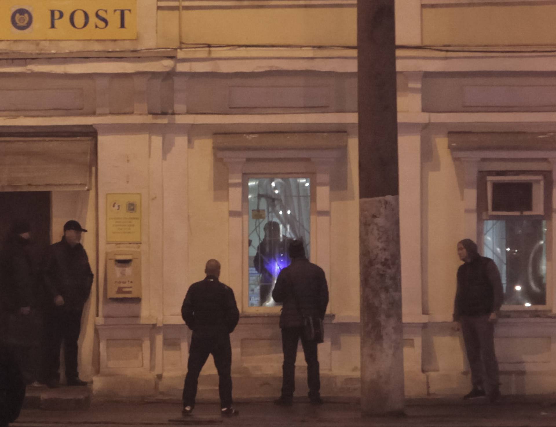 Law enforcement officers negotiate with a hostage-taker at a post office in Kharkiv