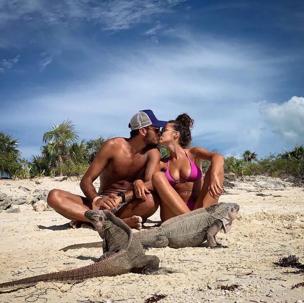 FOTO Livakoviću zatvorio put do gola, ona mu je velika podrška