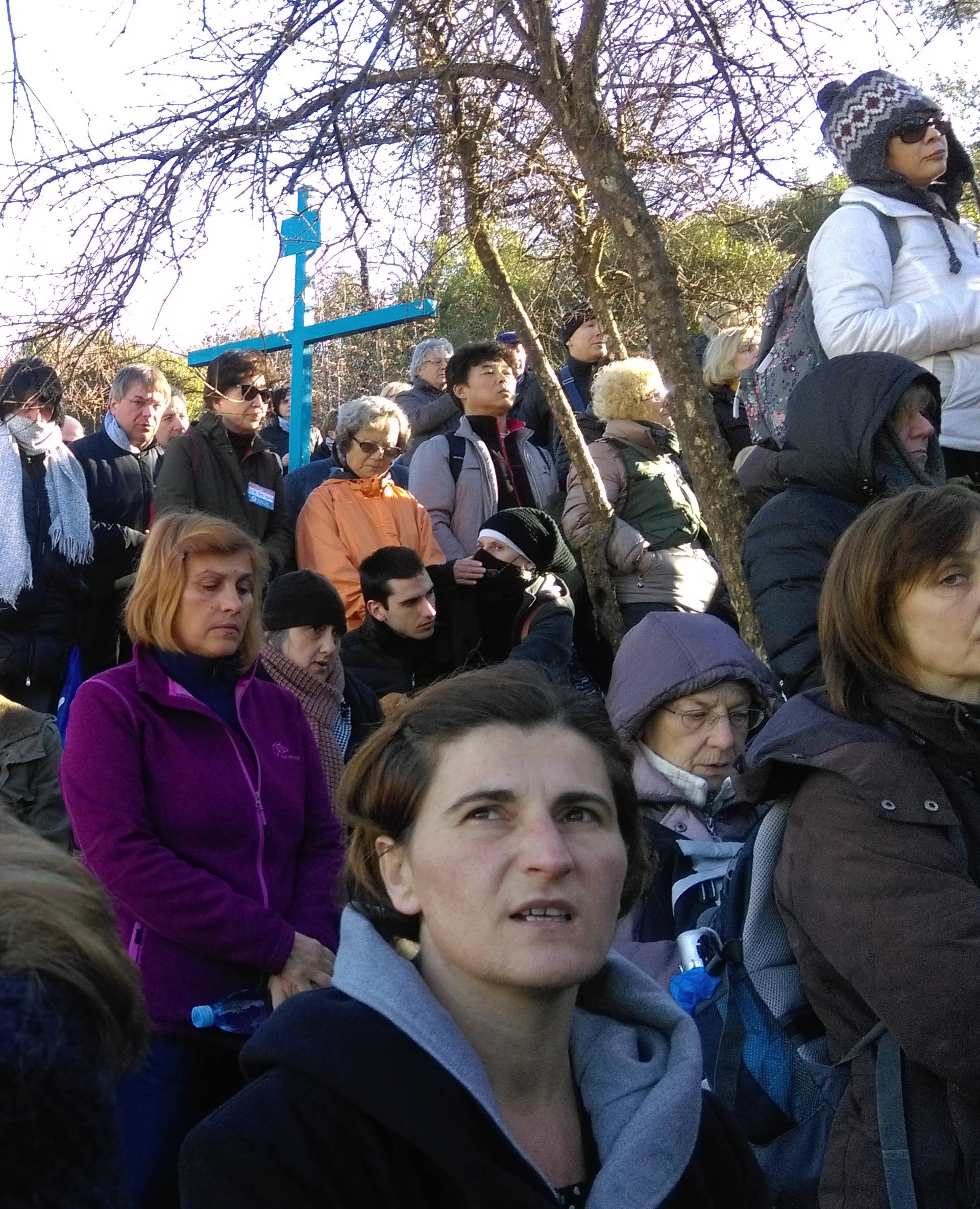 Uživo iz Međugorja:  Nekoliko stotina vjernika čeka vidjelicu