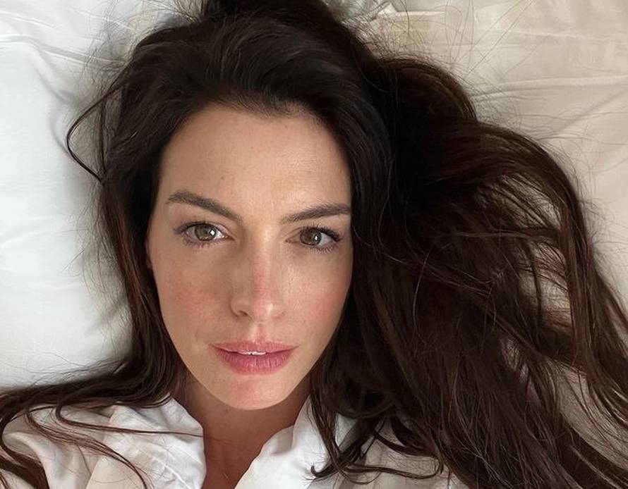 Anne Hathaway se rasplesala na afteru, snimka postala hit