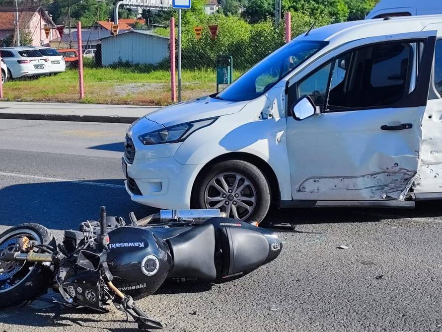 FOTO Užas u Zagrebu: Sudar motora i auta, jedna osoba hitno prevezena u bolnicu