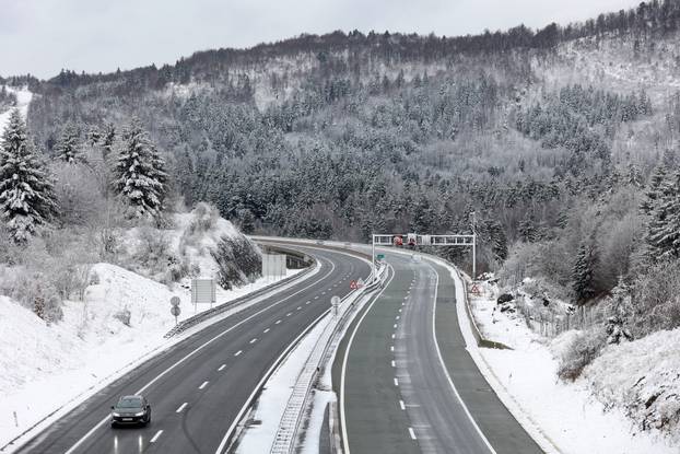 Snijeg je zabijelo Gorski Kotar 