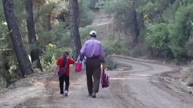 Otac sam izgradio put od 4 km da bi mu kćer mogla ići u školu
