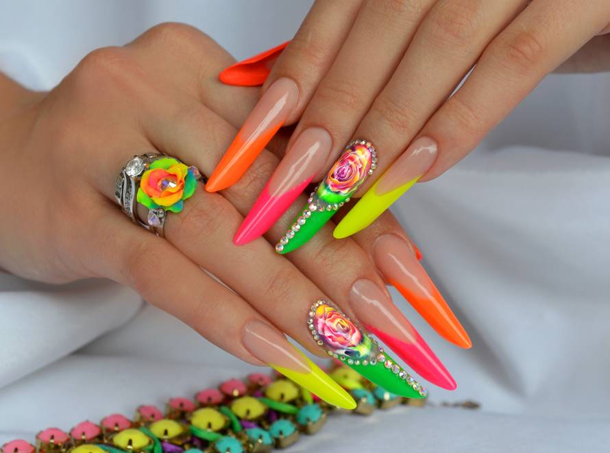 'Pitaju me kako s tim noktima brišem stražnjicu nakon nužde'