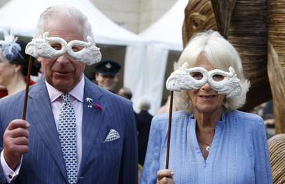 Camilla i Charles sa životinjskim maskama odali čast slonovima: Budimo skladni, spasimo planet