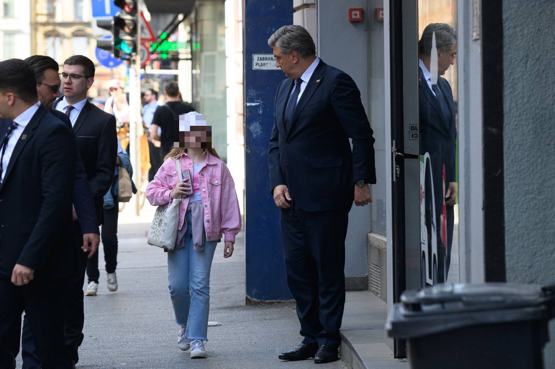 FOTO Članovi HDZ-a stigli dobro raspoloženi na Predsjedništvo, Plenković popravljao kravatu