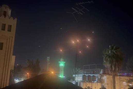 VIDEO Počeli novi zračni napadi na Izrael. Iran: 'Ispalili smo 100 raketa u drugom valu operacije'