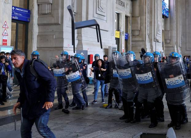 USB union holds nationwide strike, "Let's Block Everything," in solidarity with Gaza, in Milan