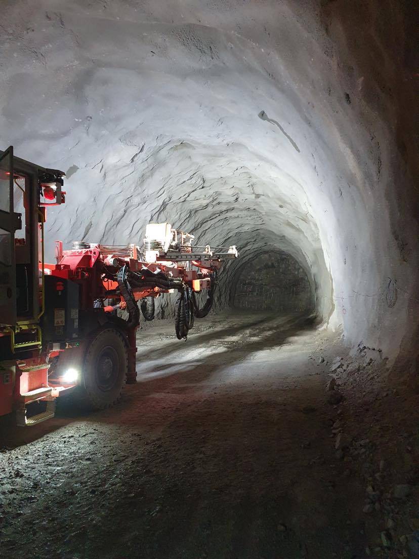 Hrvatske ceste: 'Uspješno smo probili tunel na Pelješcu dug 2,5 kilometra,  74 dana prije roka!'