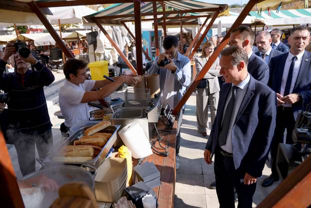 Zadar: Predsjednik Hrvatskog sabora Gordan Jandroković obišao je manifestaciju pod nazivom „Pijat na Pijaci“ 