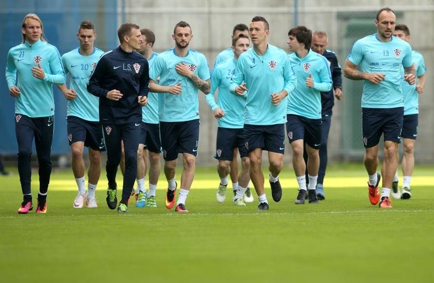 Mamić, Šuker i Mila Horvat na prvom treningu na Maksimiru