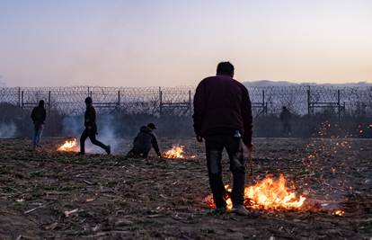 Buknuo požar u migrantskom kampu: 200 ljudi bez smještaja