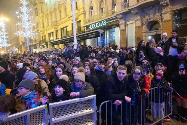 Zagreb: Koncert Hiljsona Mandele na glavnom gradskom trgu