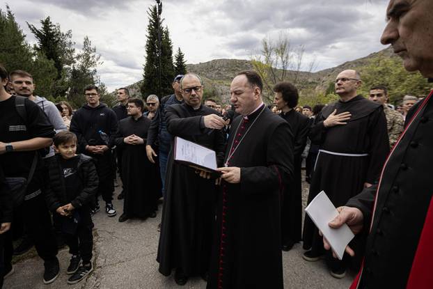 Mostar: Brojni vjernici sudjelovali na križnom putu