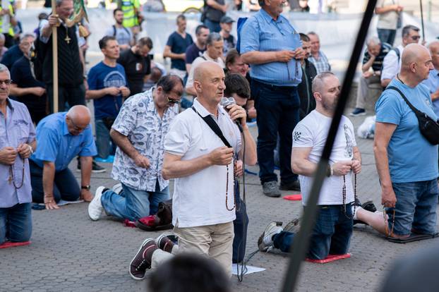 Zagreb: Javna okupljanja „Molitva krunice“ i „Ustani za slobodu“ istovremeno na Trgu
