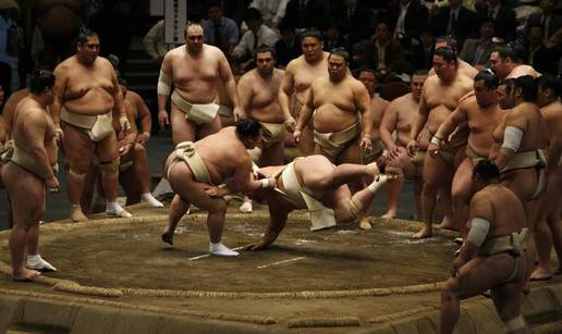 Trening sumo boraca uoči velikog turnira u Japanu