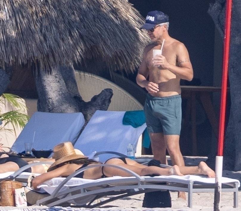 *PREMIUM-EXCLUSIVE* Jessica Alba enjoys a stylish beach day in Puerto Vallarta
**WEB EMBARGO UNTIL SATURDAY NOVEMBER 30, 2024 UNTIL 2:00 PM ET**