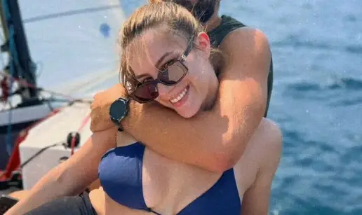 Zvijezda 'Kumova' opet ljubi? Prisne fotke s misterioznim mladićem potaknule šuškanja