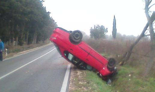 Završio sa Seatom na krovu zbog prebrze vožnje