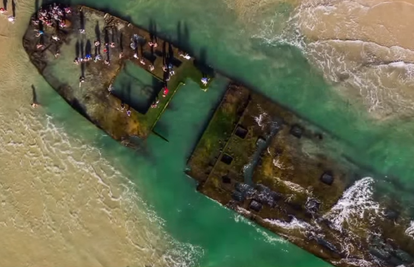 Bivša plutajuća kockarnica nasukala se na obali Kalifornije