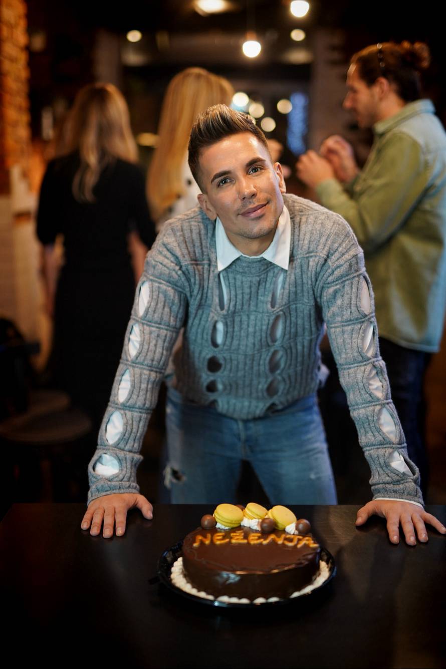 Glumac i voditelj HRT-a snimio prvu pjesmu: 'Zadnjih godina me samo pitaju kad ću se ženiti'